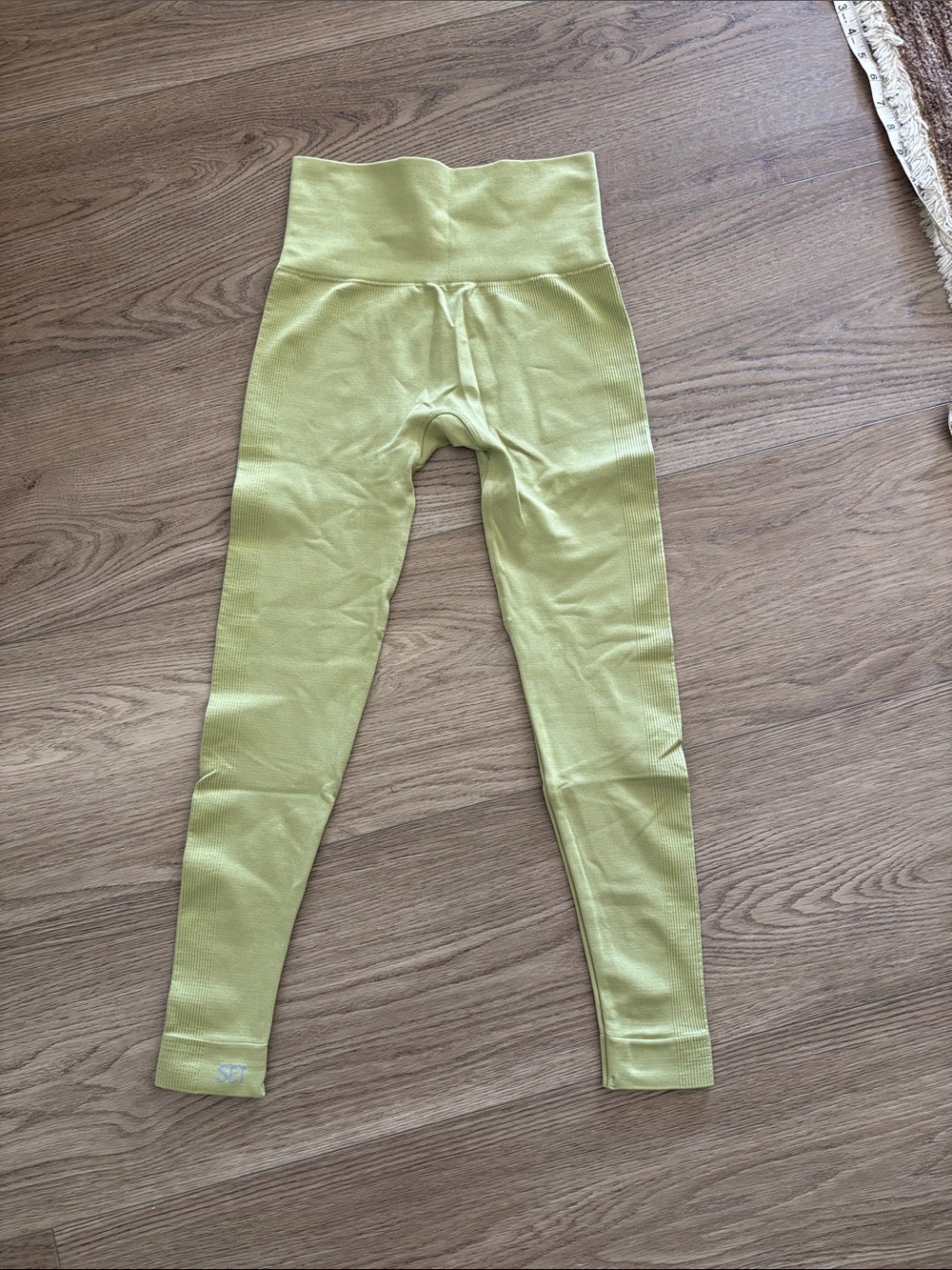 Set Active Women’s or Juniors High-Waist Avocado Green Leggings XS